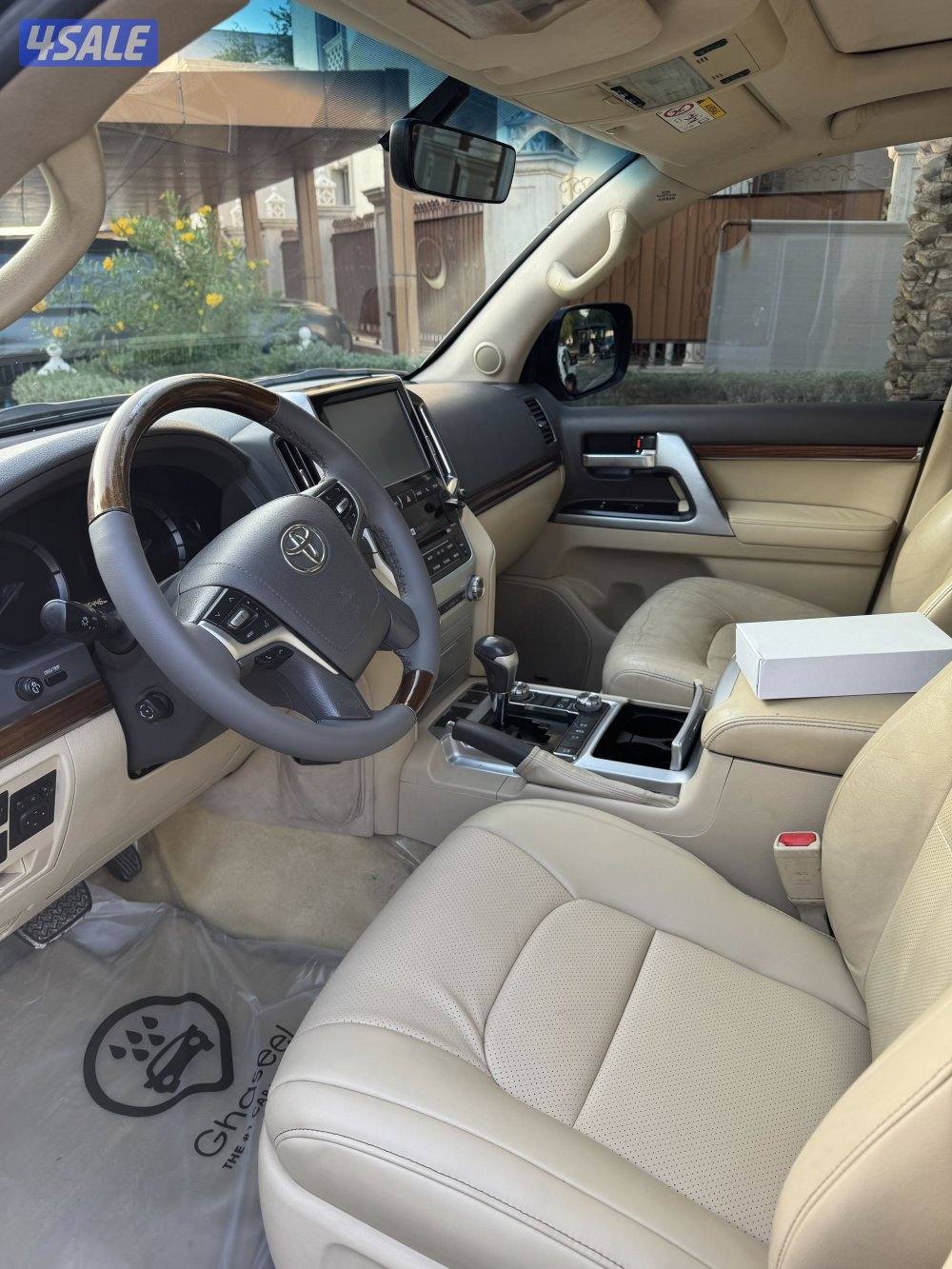 للبيع VXR وارد قطر موديل2017 عداد 276 صبغ الوكاله ماعدا قطعة تجميلي6