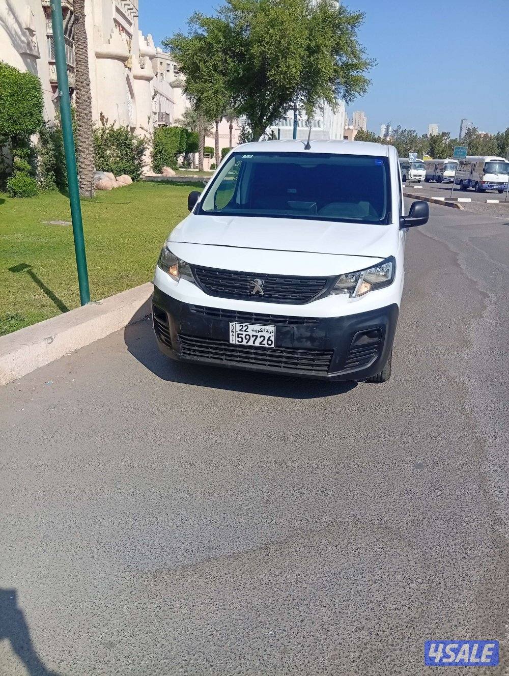 للبيع بيجو مقفل موديل ٢٠٢٤1