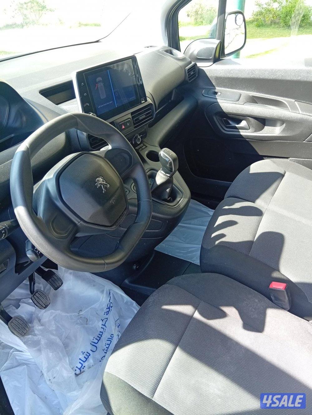 للبيع بيجو مقفل موديل ٢٠٢٤4