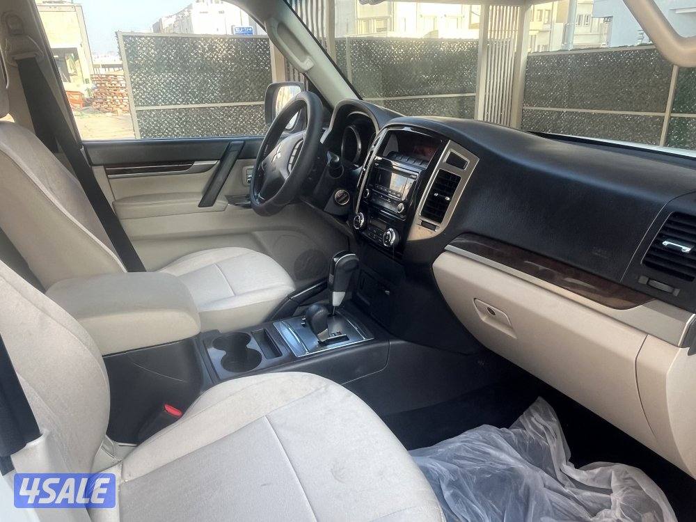 للبيع باجيرو 2017 عداد 299 صبغ الوكاله2