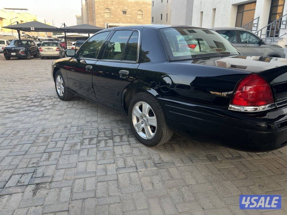 للبيع فورد فكتوريا موديل 2009 شرط الفحص ماشي 2244