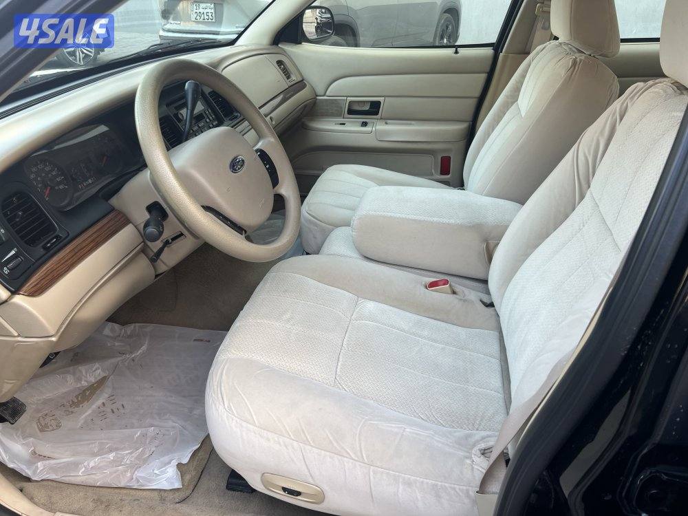 للبيع فورد فكتوريا موديل 2009 شرط الفحص ماشي 2245