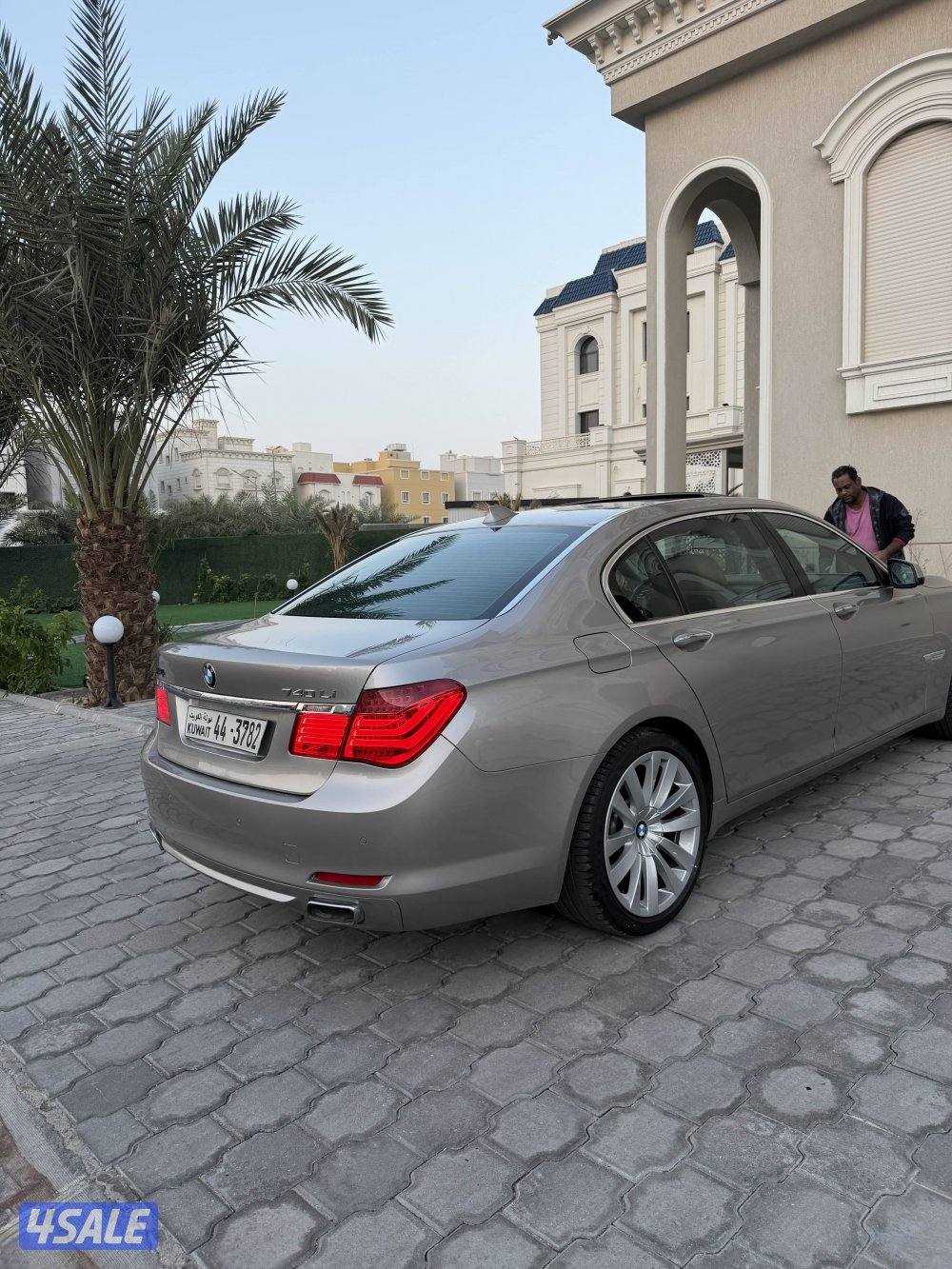 للبيع BMW740 بحاله نادره غير مستهلكه3