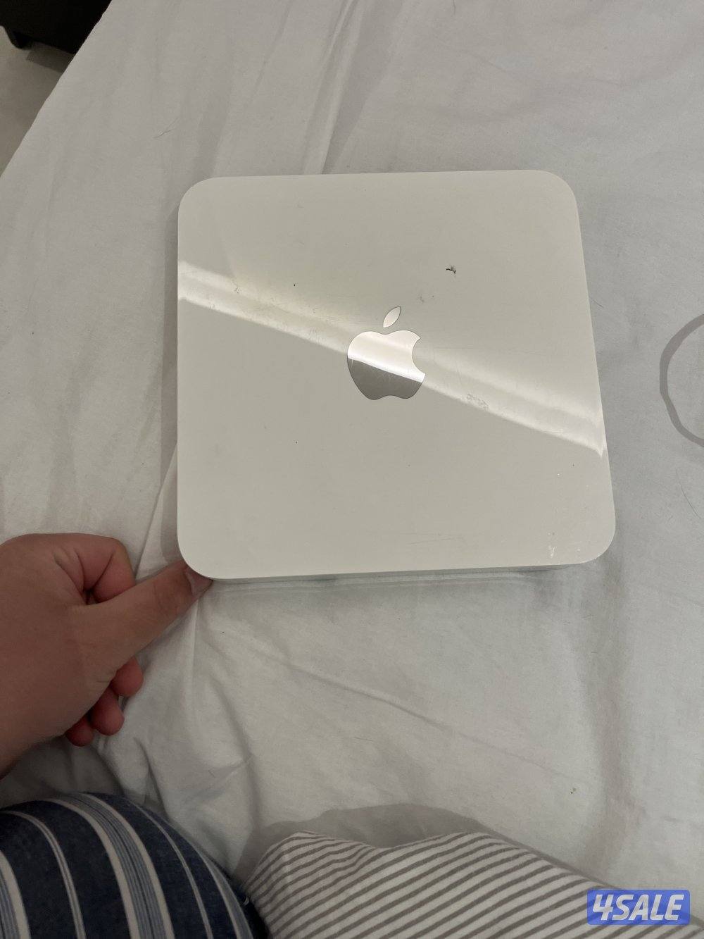 Apple Router Storage Device Apple airport model 2011 storage 2tb of storage works device, No: