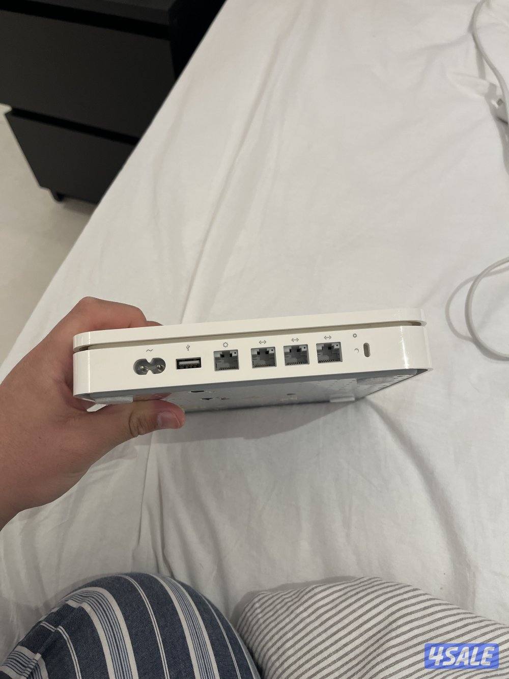 Apple Router Storage Device Apple airport model 2011 storage 2tb of storage works device, No: