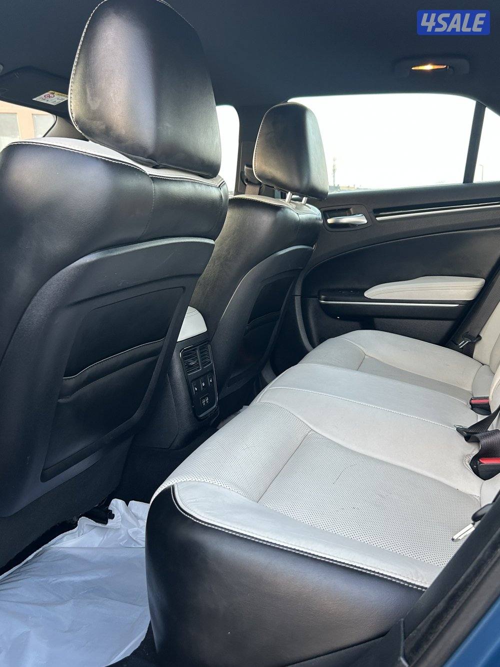 للبيع كرايزلر 20216