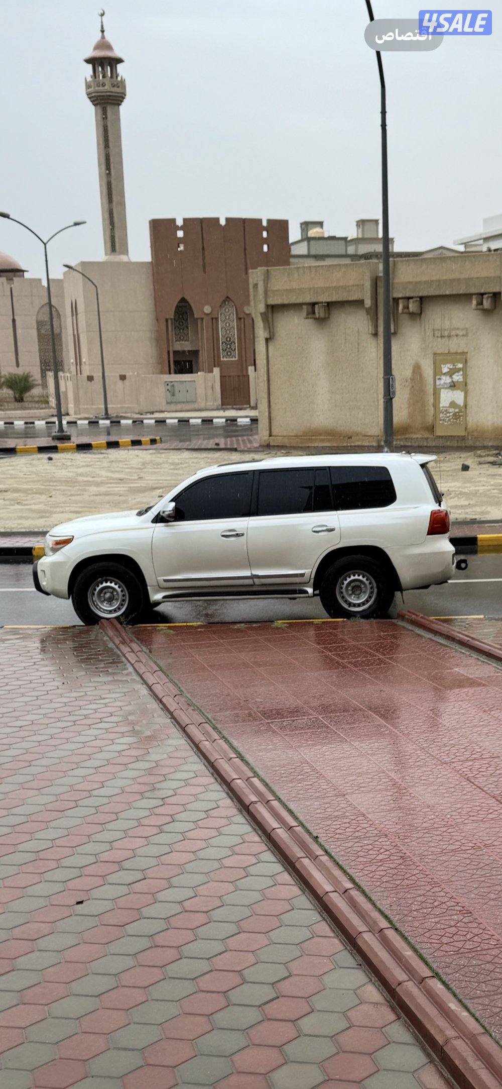 للبيع لاند كروزر موديل 2013 شرط الفحص قير مكينه شاصي0