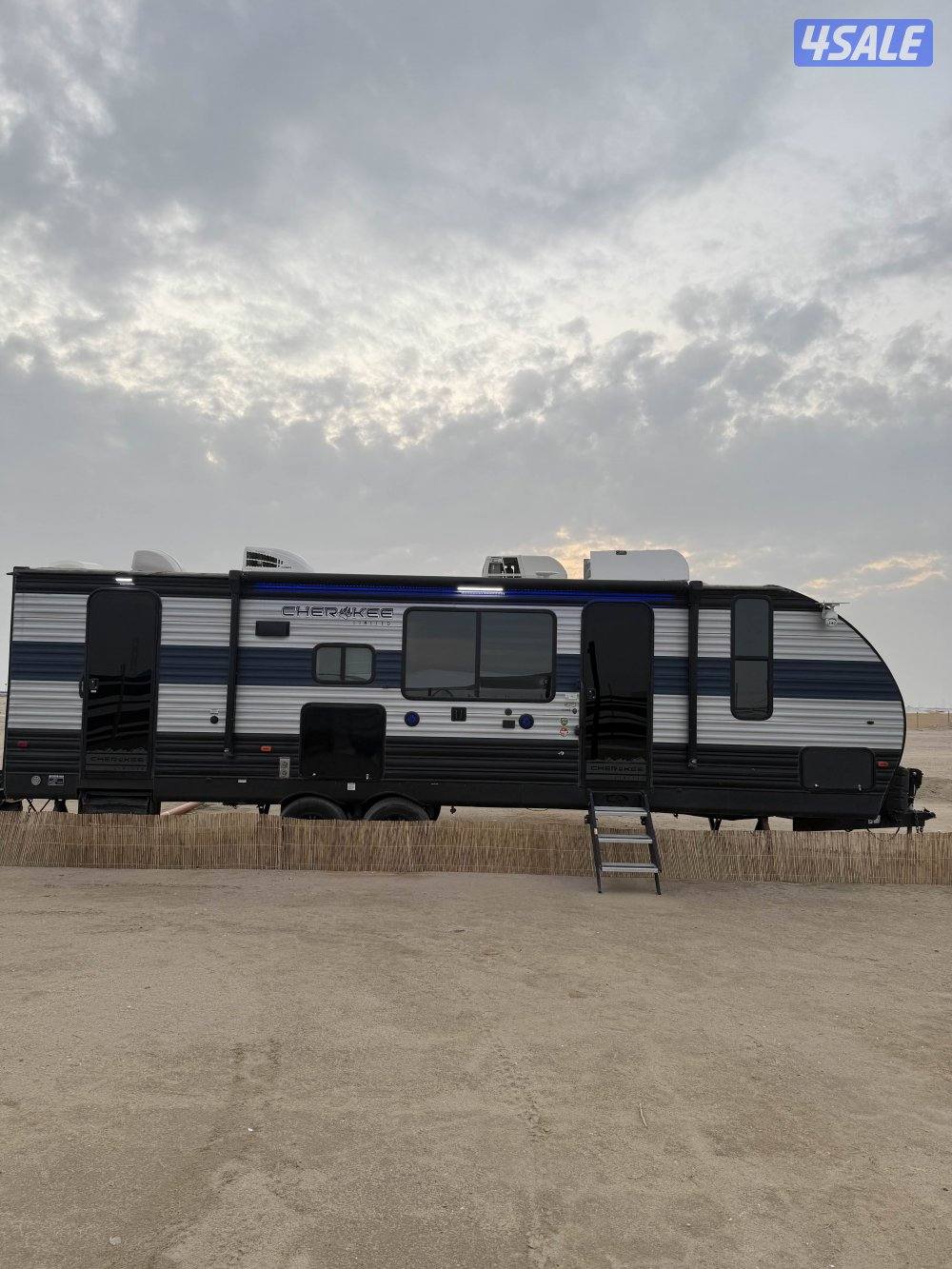 كشته كامله للبيع مع الكرفان امريكي 29 شروكي20216