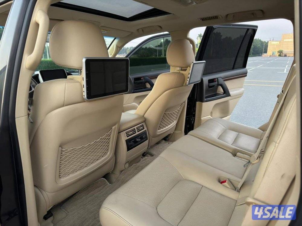 تويوتا لاند كروزر 2017 GXr تصدير الى الكويت مع تخليص كامل2