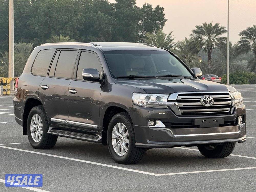 تويوتا لاند كروزر 2017 GXr تصدير الى الكويت مع تخليص كامل1