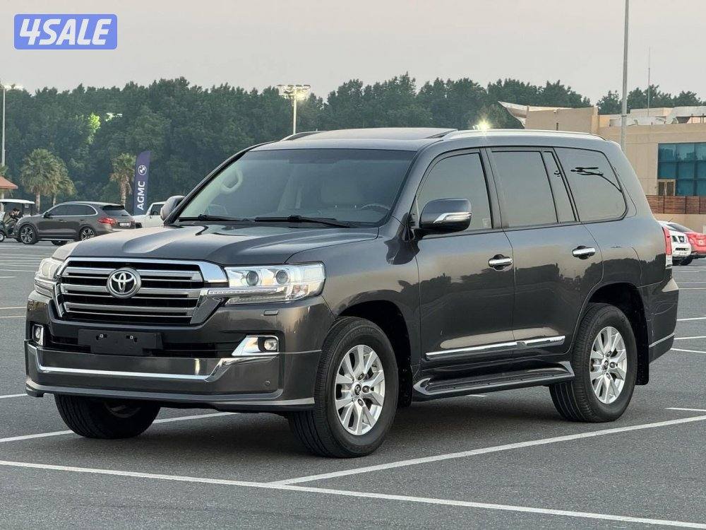 تويوتا لاند كروزر 2017 GXr تصدير الى الكويت مع تخليص كامل9