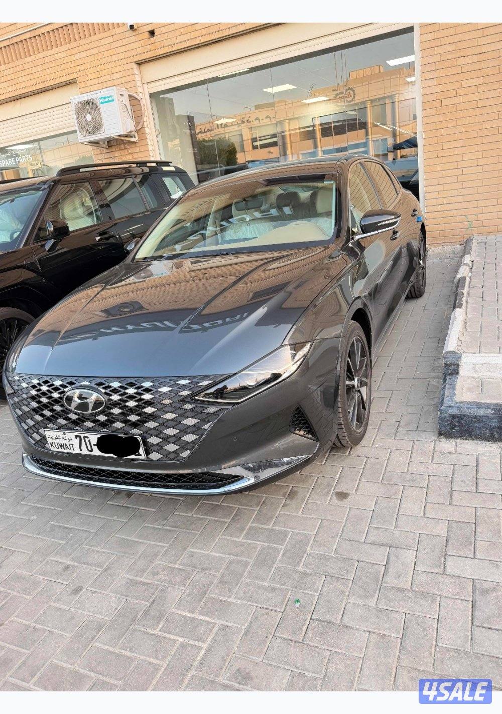 أزيرا 2023 مستعمل نضيف جدا1