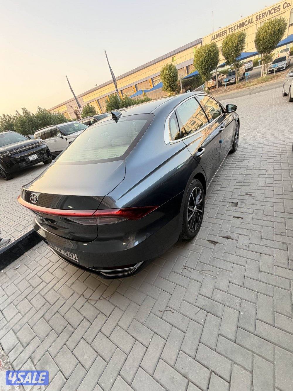 أزيرا 2023 مستعمل نضيف جدا3