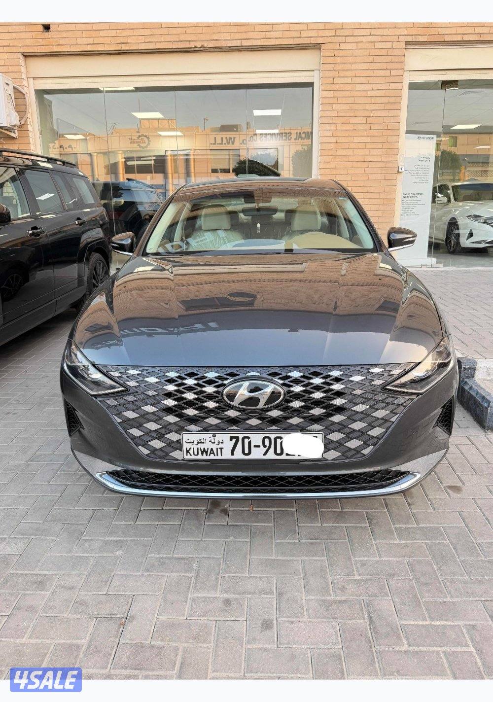 أزيرا 2023 مستعمل نضيف جدا2