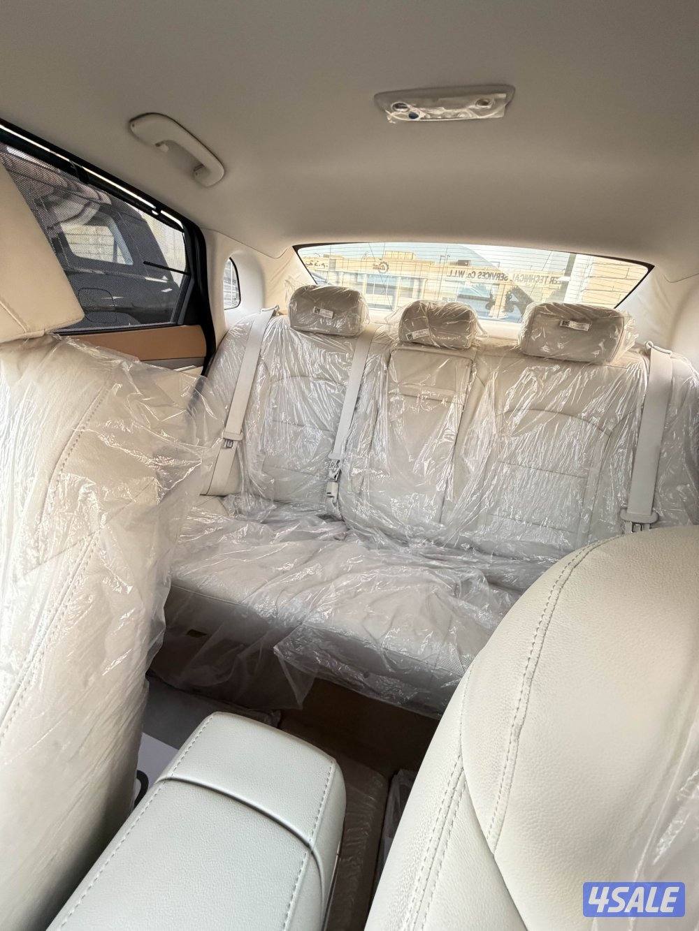 أزيرا 2023 مستعمل نضيف جدا4