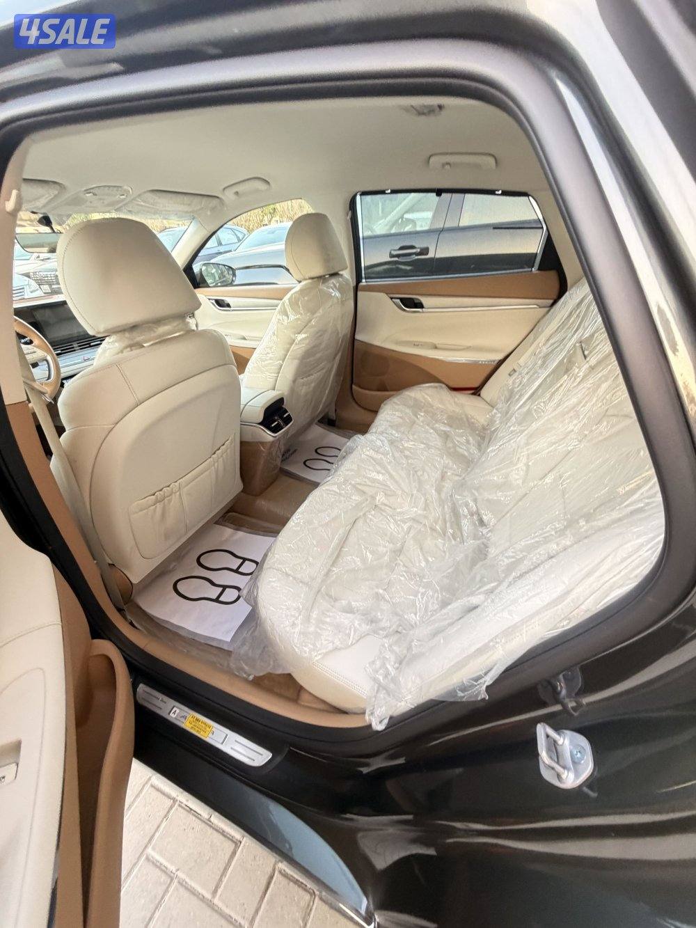 أزيرا 2023 مستعمل نضيف جدا6