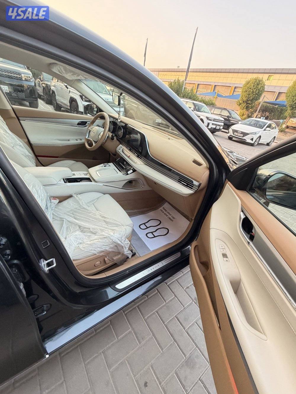 أزيرا 2023 مستعمل نضيف جدا8