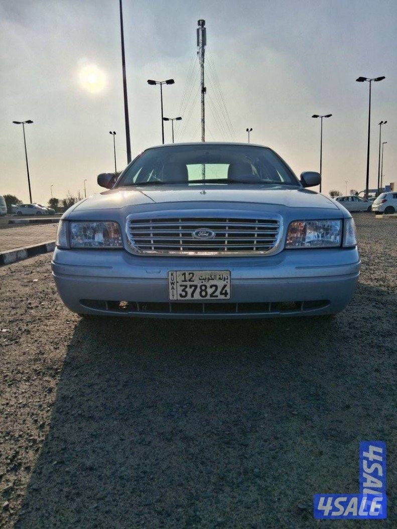 للبيع فورد كروان فكتوريا موديل ٢٠١١ ماشى ١٩٠ شرط الفحص0