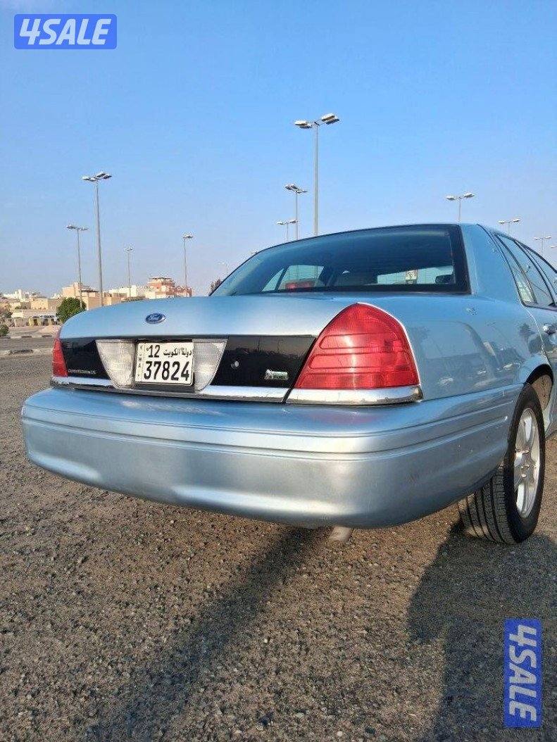 للبيع فورد كروان فكتوريا موديل ٢٠١١ ماشى ١٩٠ شرط الفحص1