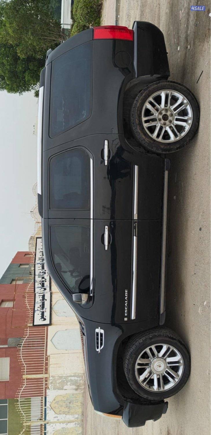 للبيع اسكاليد بلاتينيوم مديل 2009 يوجد اصباغ متفرغه قليله ماشي 2963