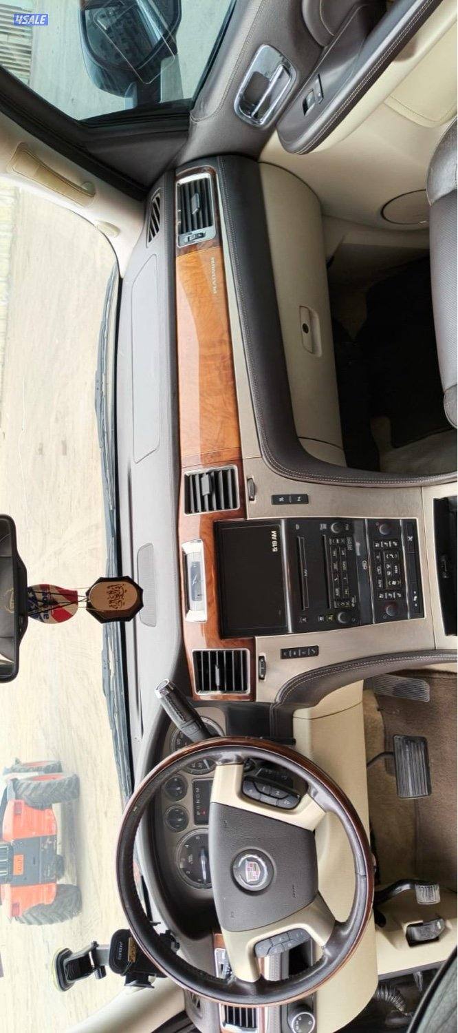 للبيع اسكاليد بلاتينيوم مديل 2009 يوجد اصباغ متفرغه قليله ماشي 2965