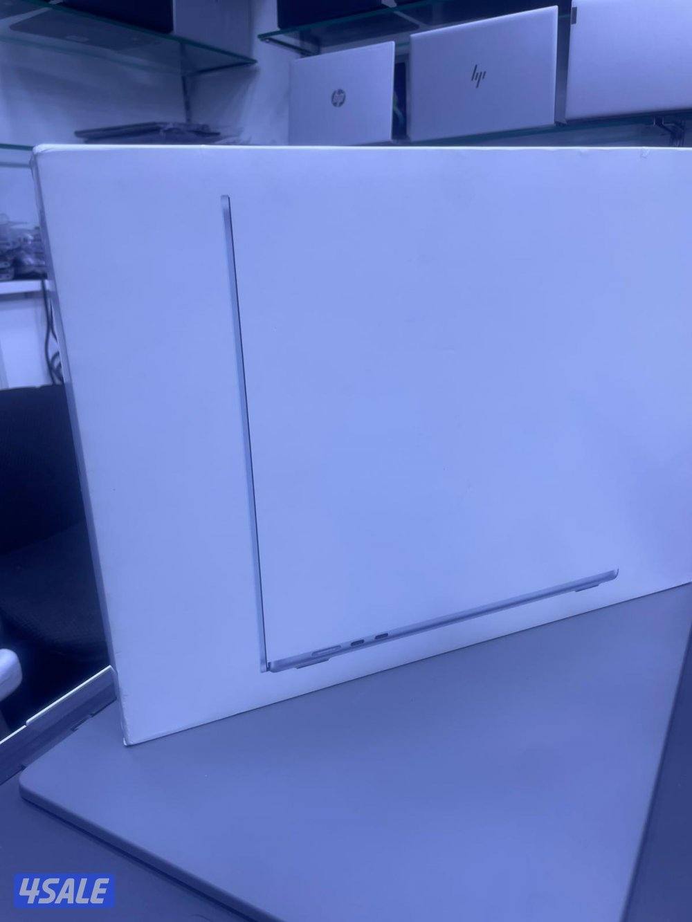 للبيع MacBook Air M4 – شاشة 15 إنش0