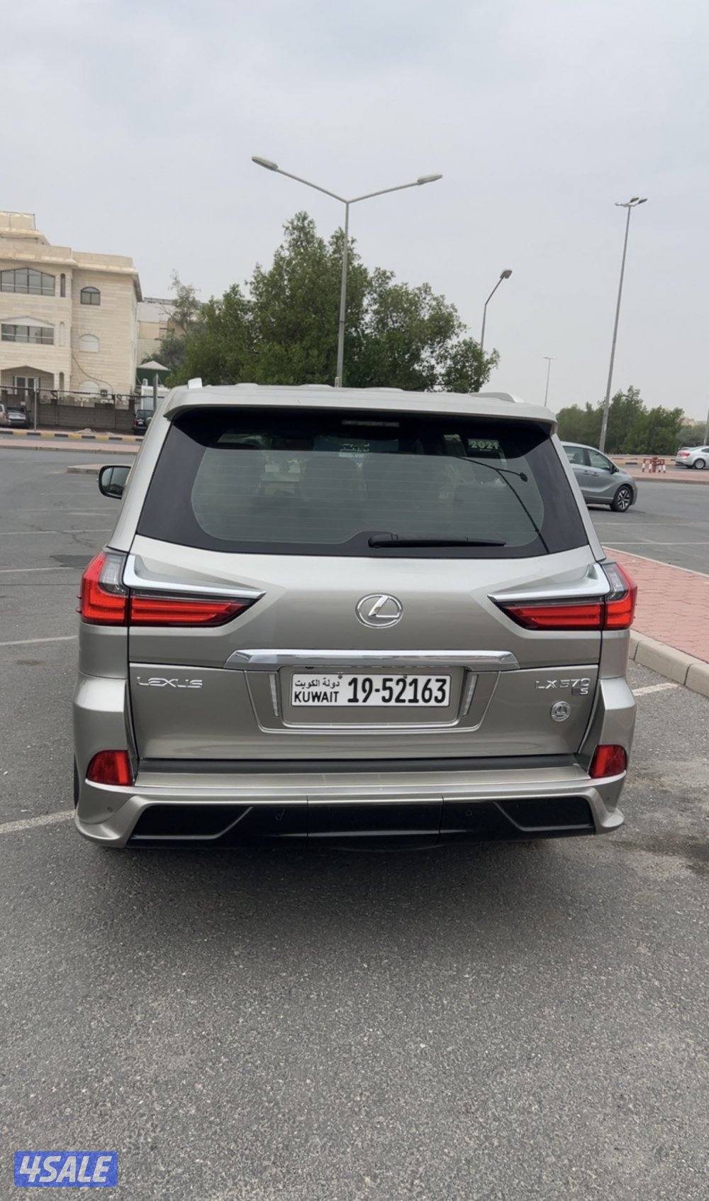 لكزس سبورت أصلي وارد ساير موديل 2021 ماشي30 الف تحت الكفالة بحالة نادر2