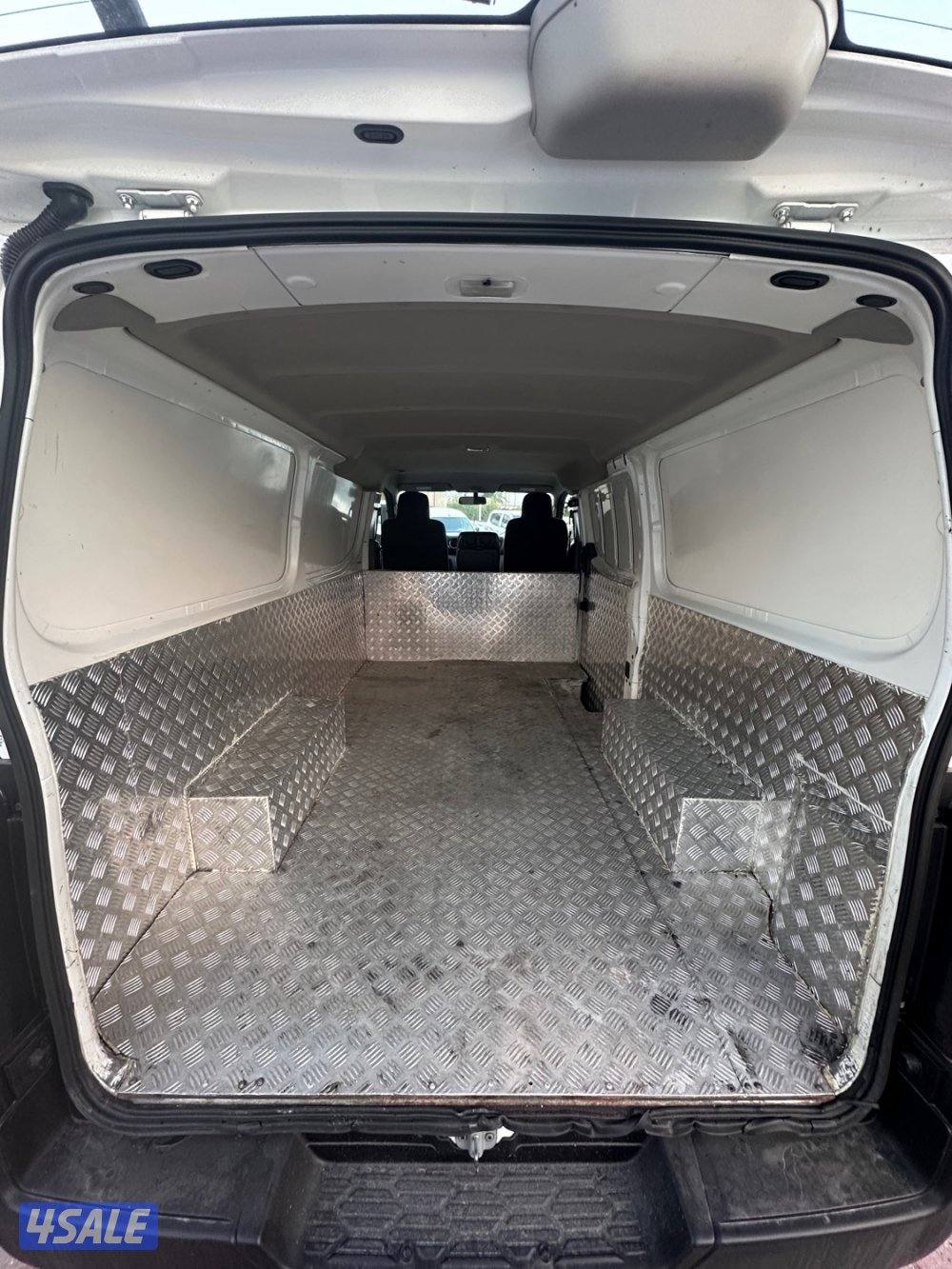 🚘 نيسان اورفان  مقفل 20208