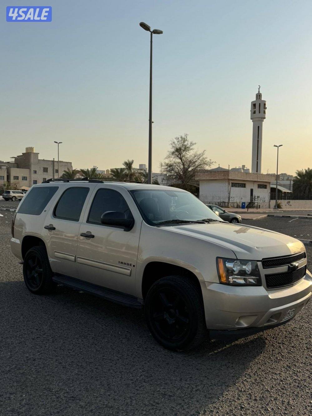 Tahoe LT 2011 model golden color3