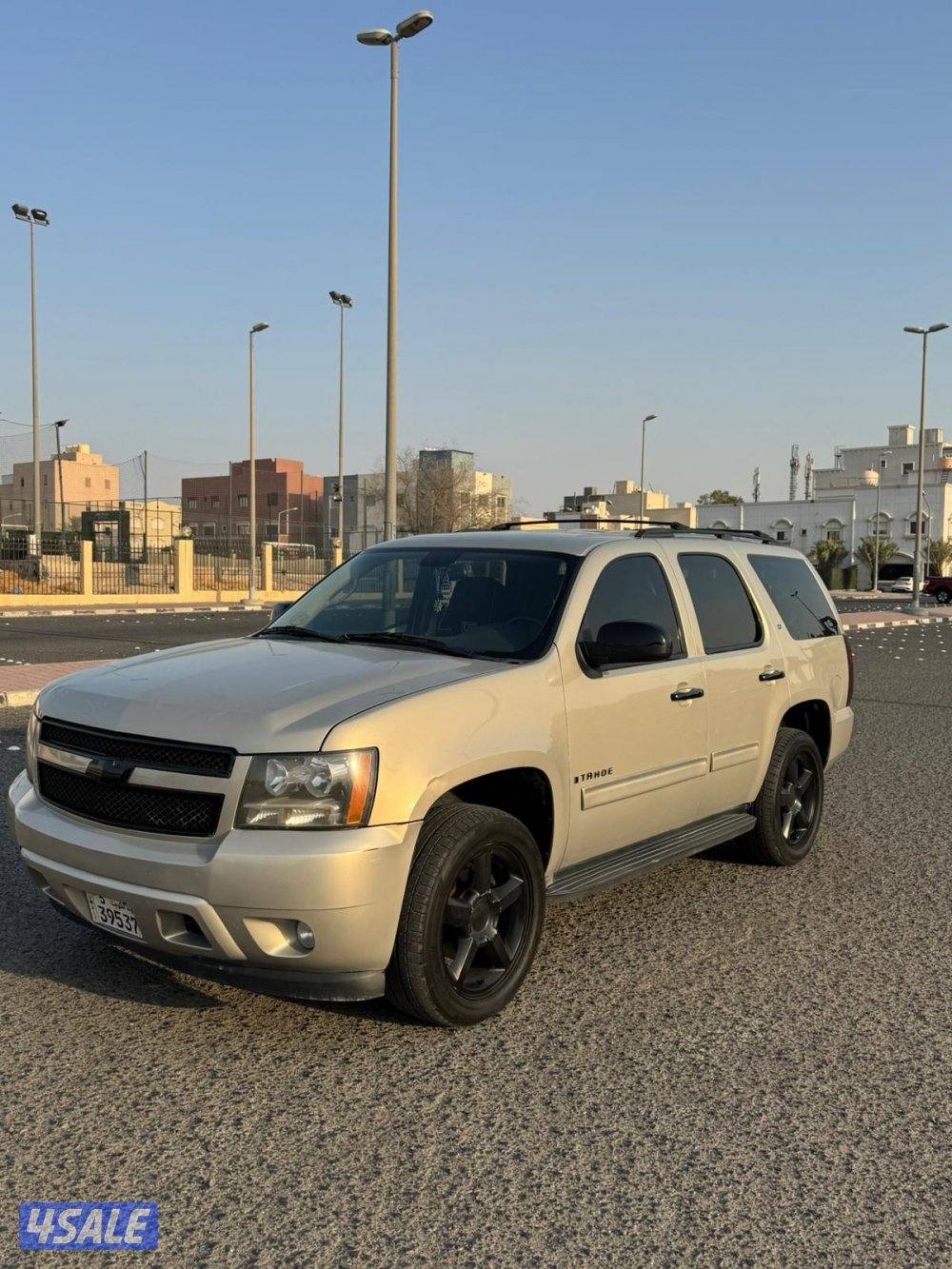 Tahoe LT 2011 model golden color4