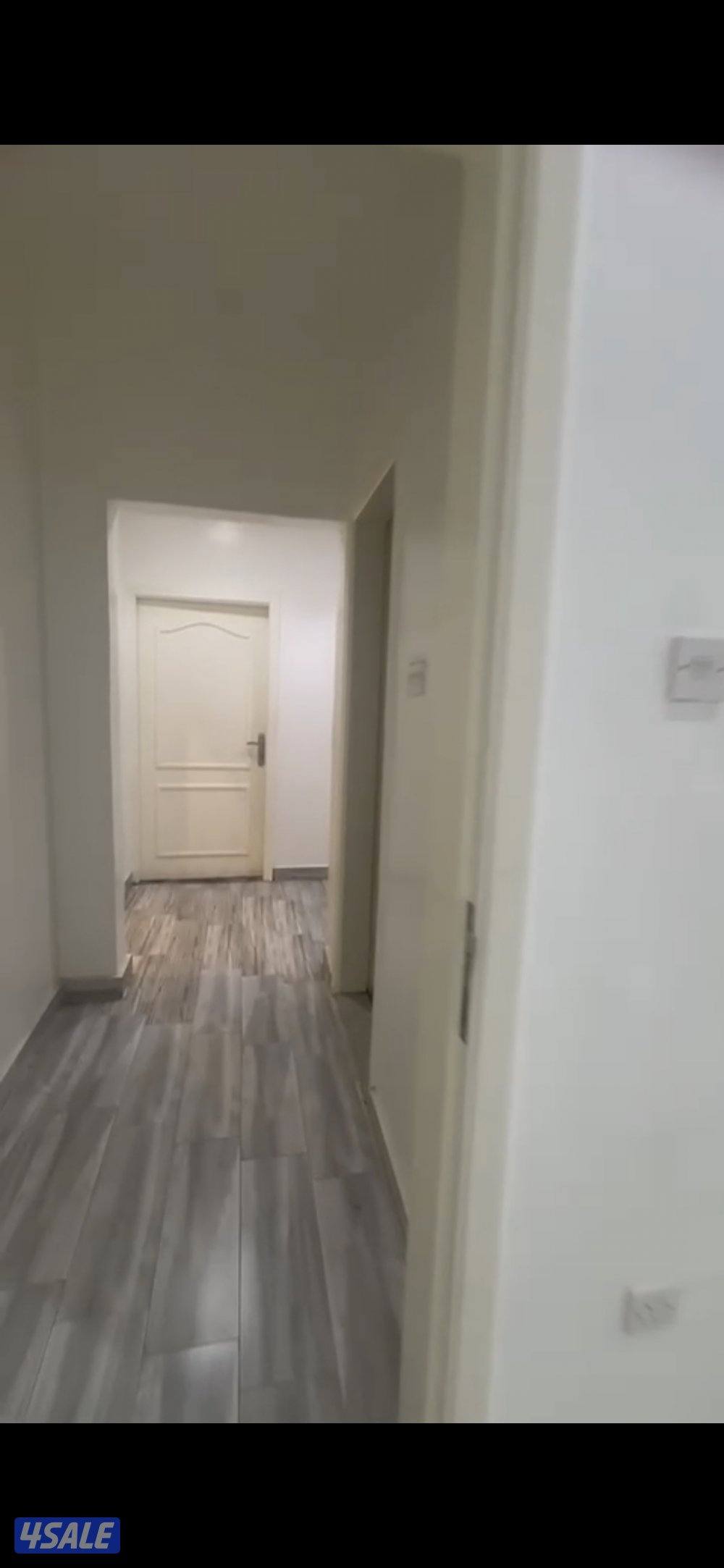 للإيجار غرفه و صاله و مطبخ و دورتين مياه0