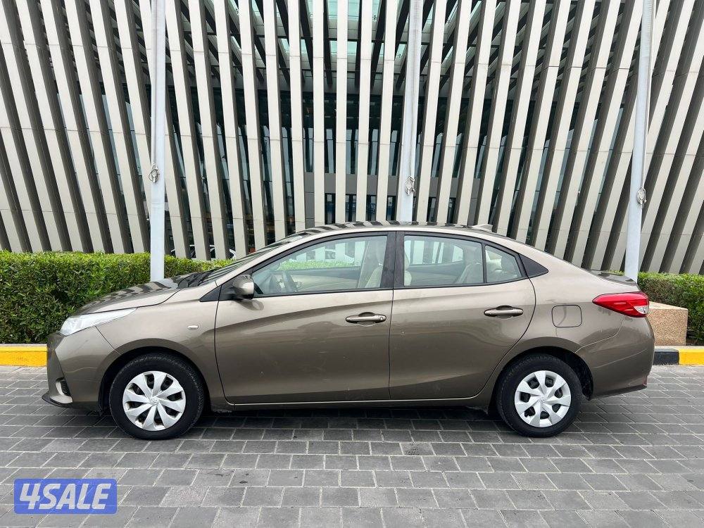 يارس موديل 2022 ماشي 100 بحالة الوكالة2