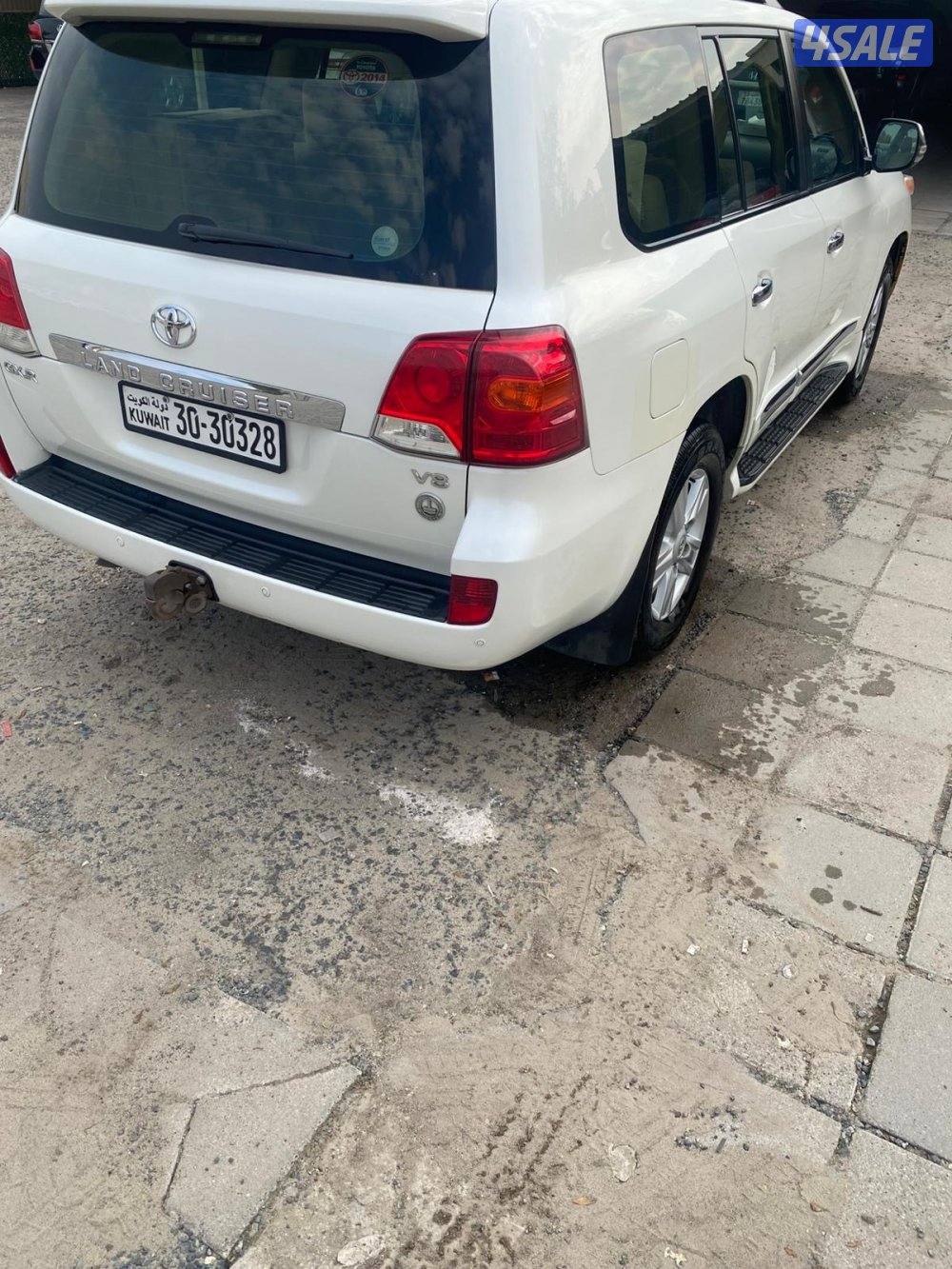 لاندكروزر 2014 GXR درجة اولى مخمل1