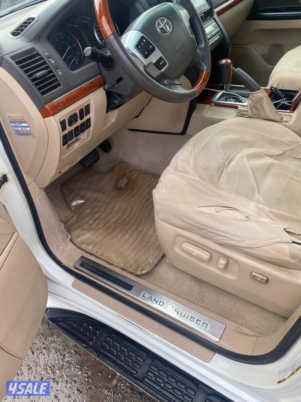 لاندكروزر 2014 GXR درجة اولى مخمل2