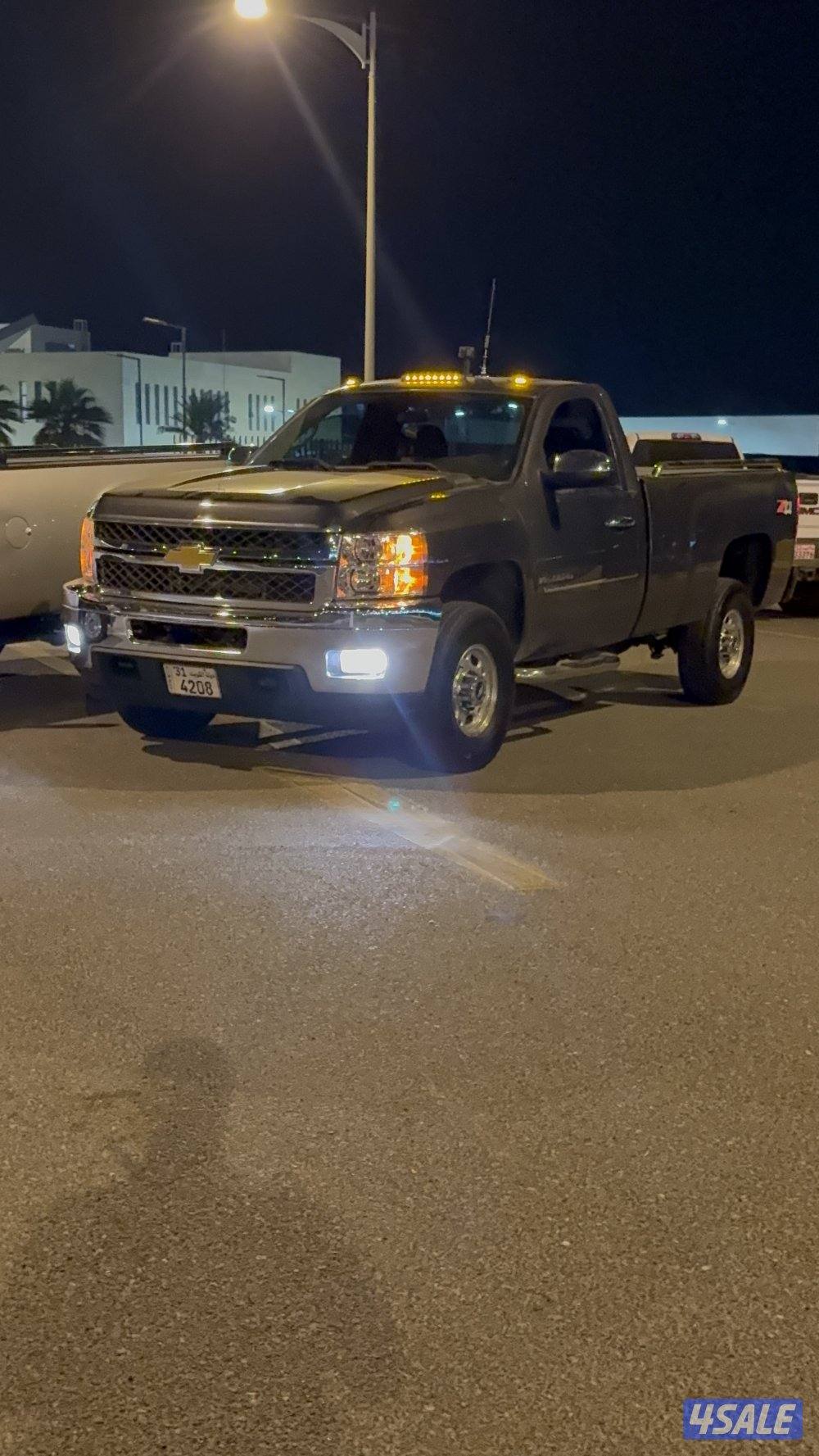 للبيع وانيت سلفرادو 20081