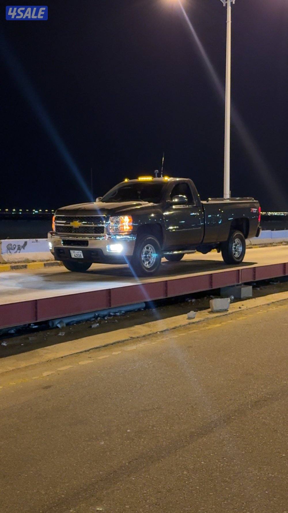 للبيع وانيت سلفرادو 20083