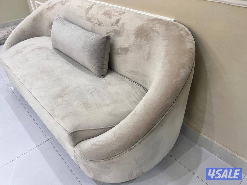 للبيع كرسي نظيف شبه الجديد ينفع لغرفة النوم1