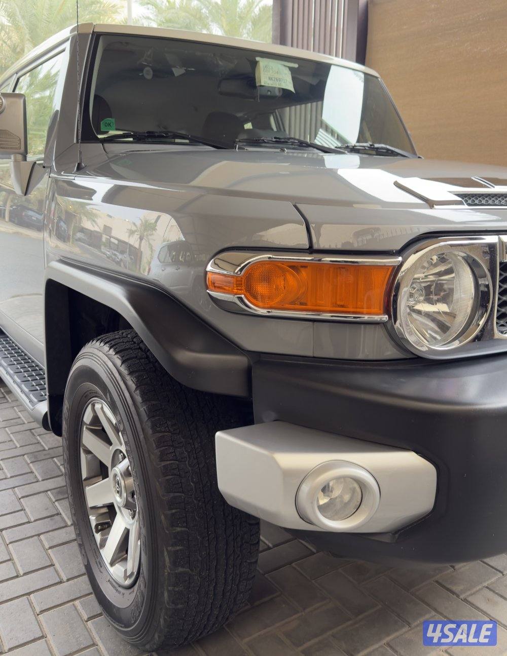 للبيع تويوتا  FJ  موديل 2022  لون رمادي ماشي 78274 سيرفس وكاله2