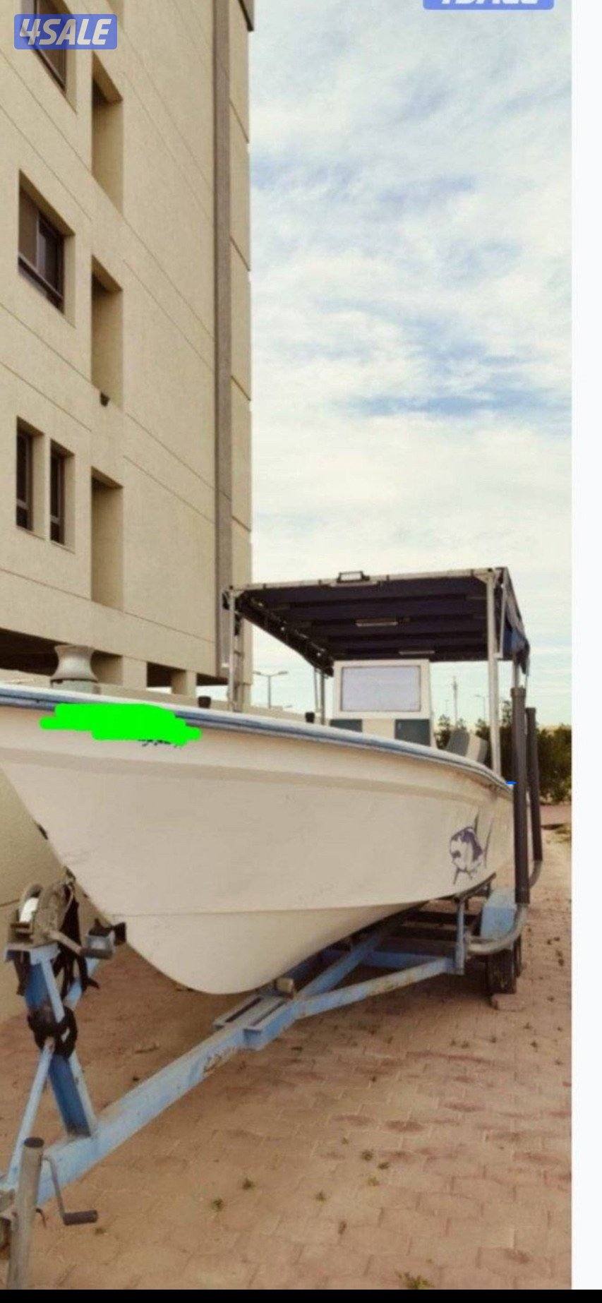 للبيع طراد بدون مكاين اماراتي ٣١ قدم موديل 2002 ونش مظله تانكي ماي2