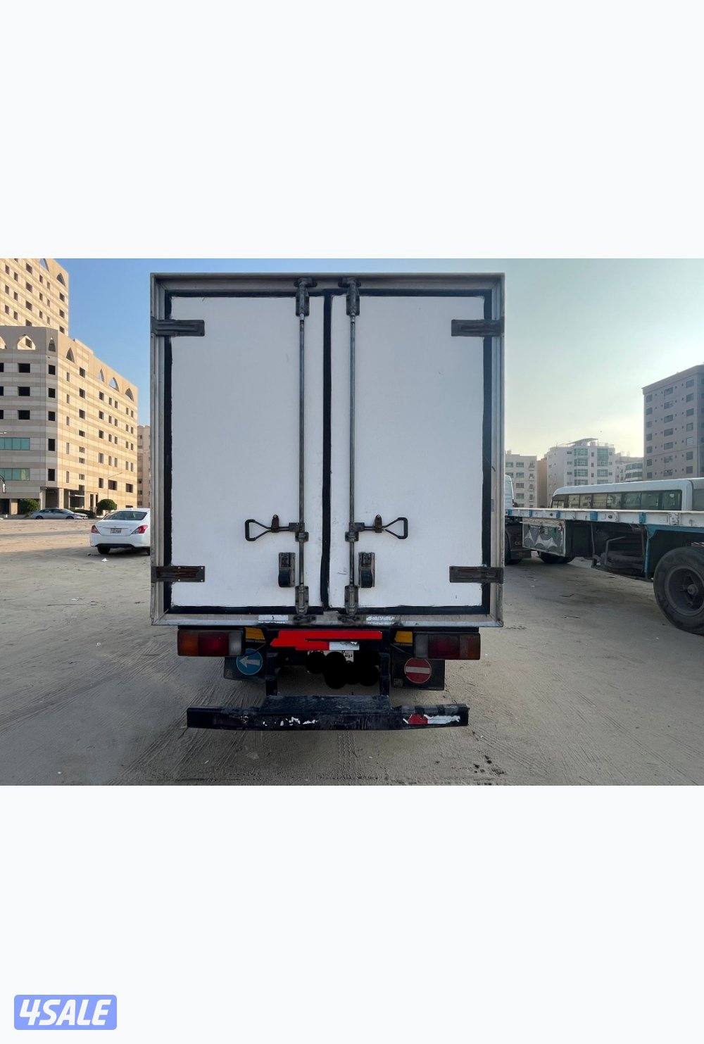 هاف لوري موديل 2011. ثلاجه الحجم 6.53