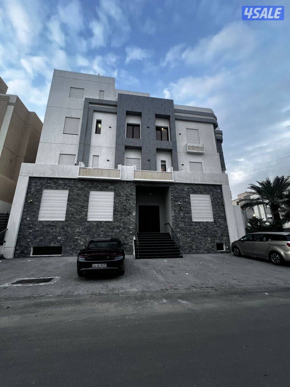 للبيع قسيمة سرداب ثلاث أدوار ونص0