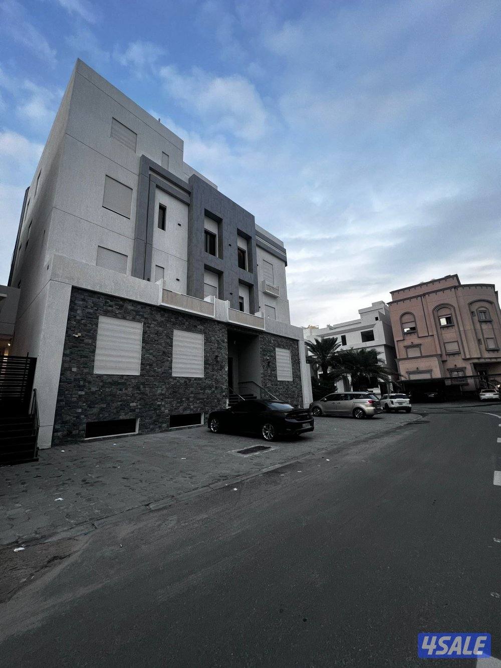 للبيع قسيمة سرداب ثلاث أدوار ونص1