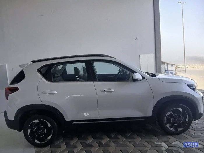 كيا سونيت ماشي ٥٠٠ فقط  ماوصل الالف0