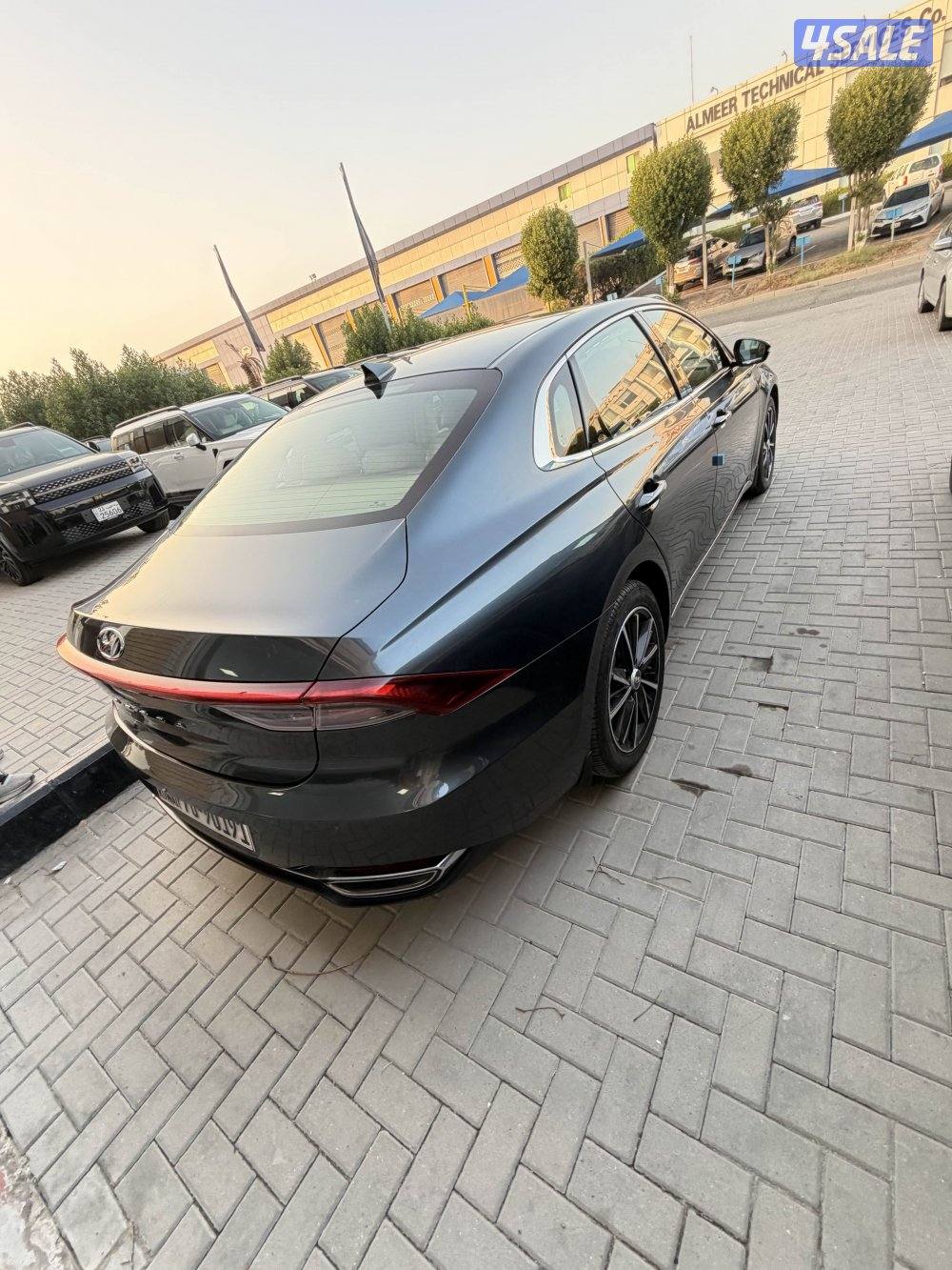 أزيرا 2023 مستعمل  نضيف جدا3