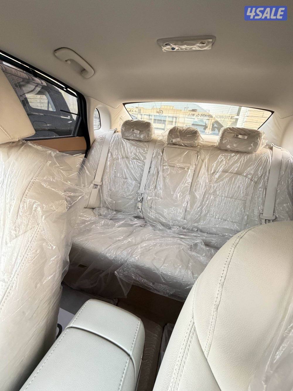 أزيرا 2023 مستعمل  نضيف جدا5