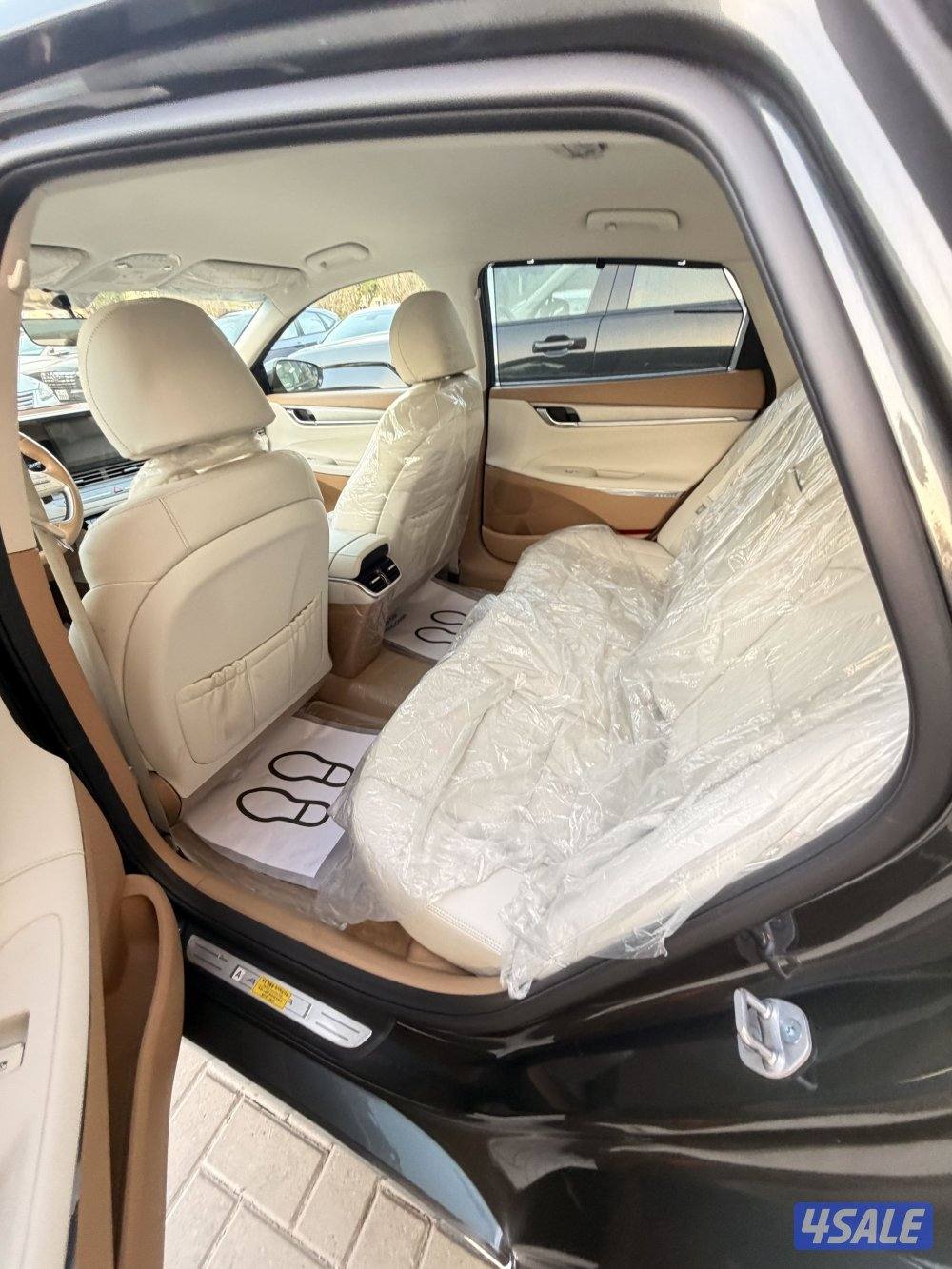 أزيرا 2023 مستعمل  نضيف جدا6