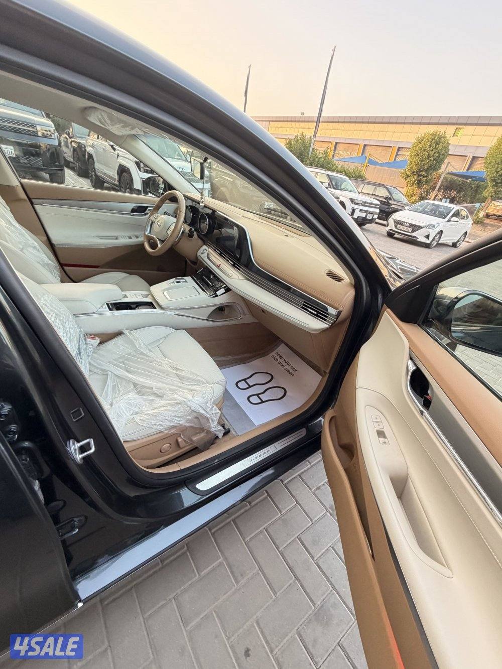 أزيرا 2023 مستعمل  نضيف جدا7