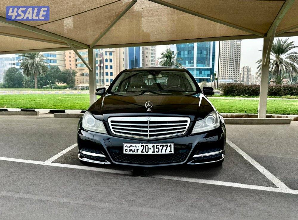 مرسيدس C300 - الموديل:2012 - العداد:1941