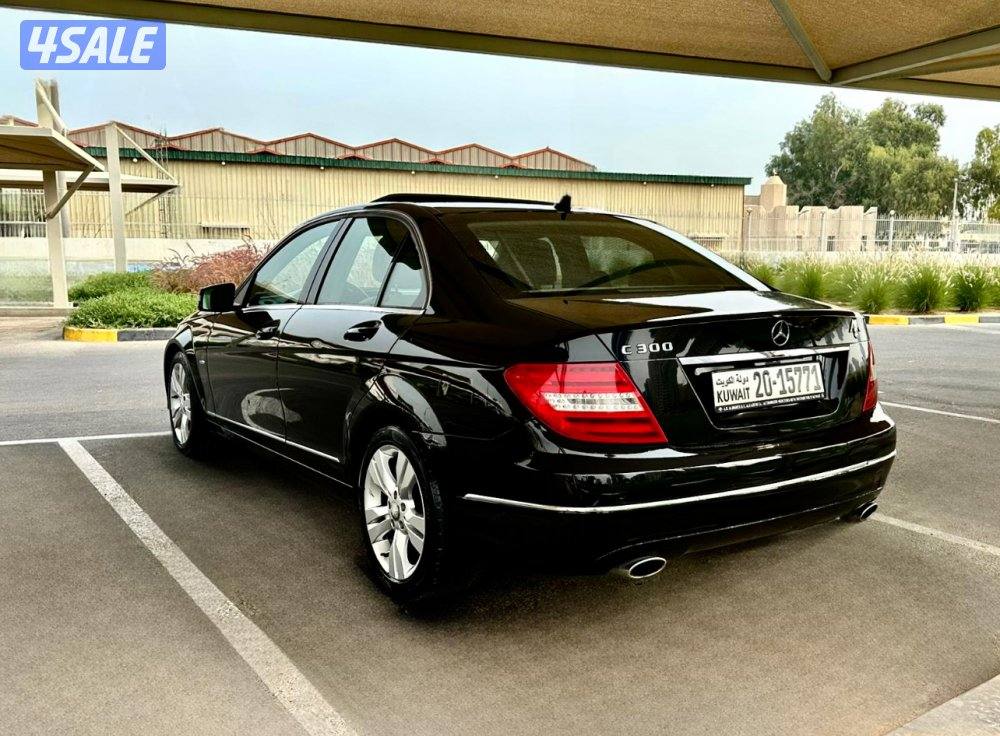 مرسيدس C300 - الموديل:2012 - العداد:1944