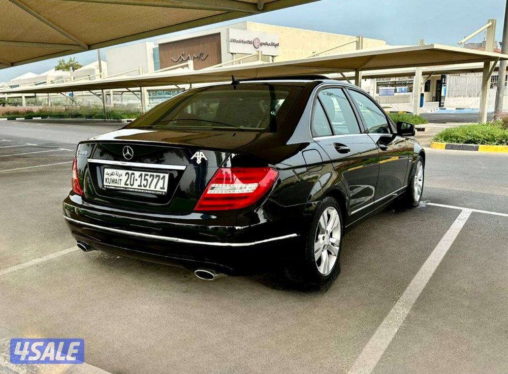 مرسيدس C300 - الموديل:2012 - العداد:1946